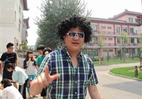国际部：举行爱心义卖活动